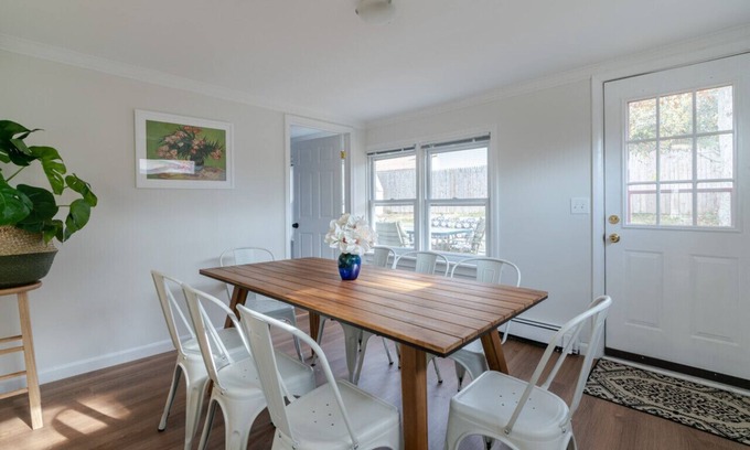 Niantic House | The Bay Cottage · Rocky Neck Park, Beach & Niantic