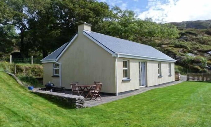 Ballycarnahan Cottage | THE BAY, pet friendly, with open fire in Caherdaniel, County Kerry