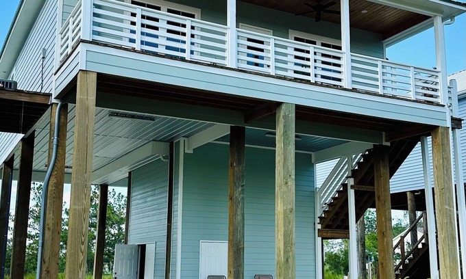 Shoreline Park House | “THE BAY STAY” 3BR - 2BA Canal Home with Boat Pier, Fish Off Dock, Cart to Town