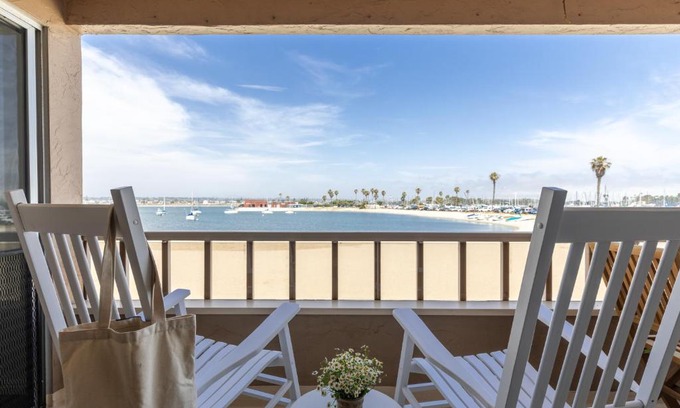 Central Mission Beach Apartment | The Bay View Units by AvantStay