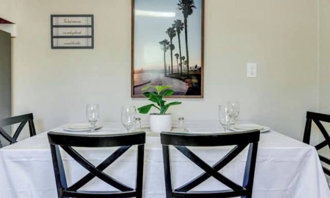 Norfolk - Virginia Beach House | The Bayview Retreat 2BR Walk to the Beach!nn