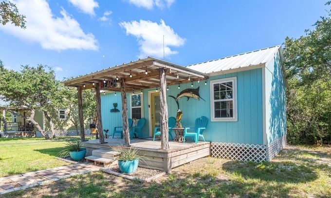 Aransas Pass Cabin | The Beach Cabin awaits! Nearby fishing, shopping, resturants, & the beach