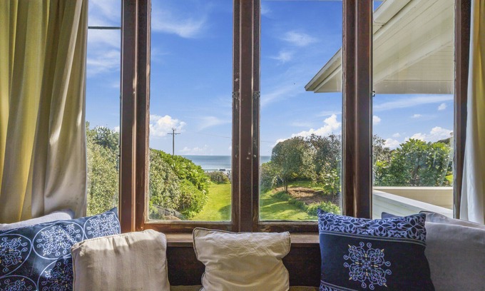 Wellington Region House | The Beach Cottage - Paekakariki Holiday Home