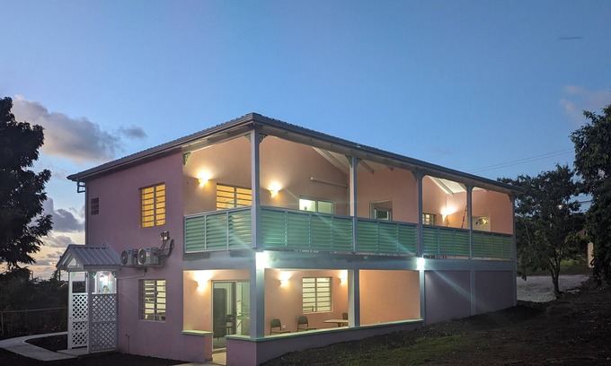 Runaway Bay Apartment | The beach, golf, everything close to our breezy, quiet, comfortable apartments.