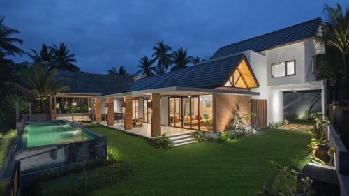 Batu Karas Villa | The Beach House