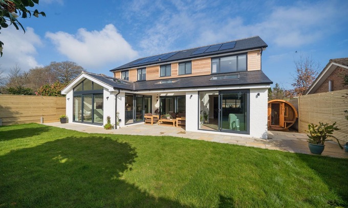 Bembridge House | The Beach House - sleeps 8 guests in 4 bedrooms