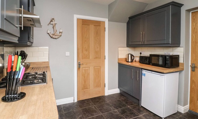 Hornsea Cottage | THE BEACH HUTS, pet friendly, with a garden in Hornsea