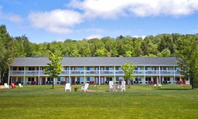 Munising Hotel | The Beach Inn Motel