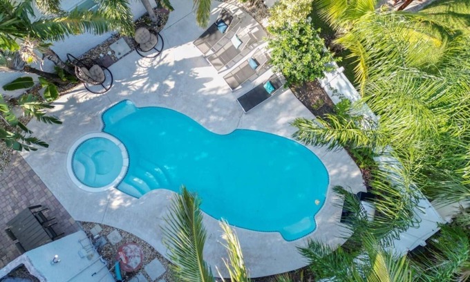 Parker Ridge House | The Beachside Haven Heated PoolSpa 5 Min to Beach!