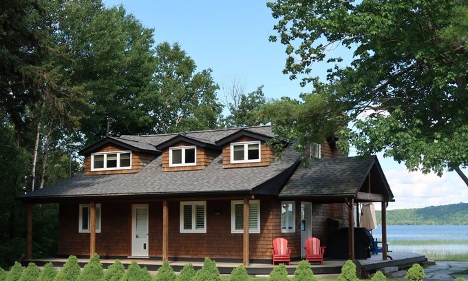 Strong Cottage | The Bear den on beautiful Lake Bernard