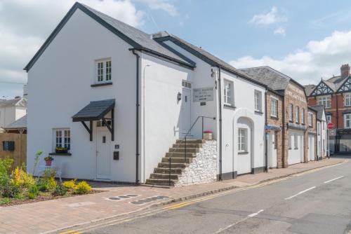 Usk Apartment | The Bear