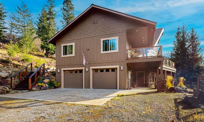 Cle Elum House | The Bear Hug