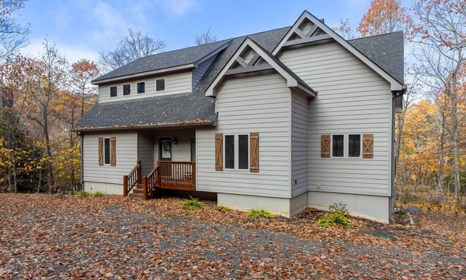 Chestnut Springs Cabin | The Bear's Den at Wintergreen- 6 Bedroom