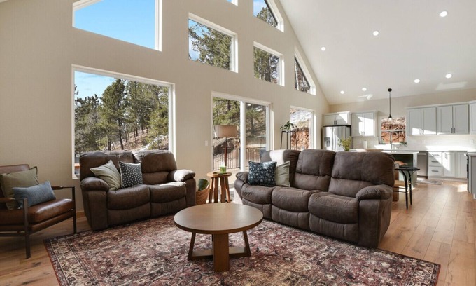 Rainbow Valley Cabin | The Bear's Den- Family Friendly