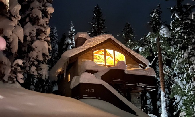 Tahoe Vista House | The “Bear’s Den”—a family favorite cabin!
