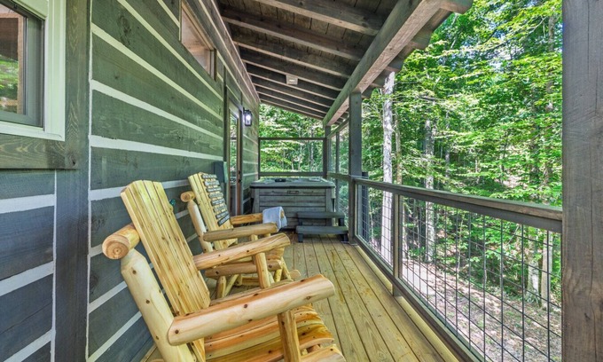 Sevierville House | The Bears Den | Cabin w/Hot Tub + Lake Access