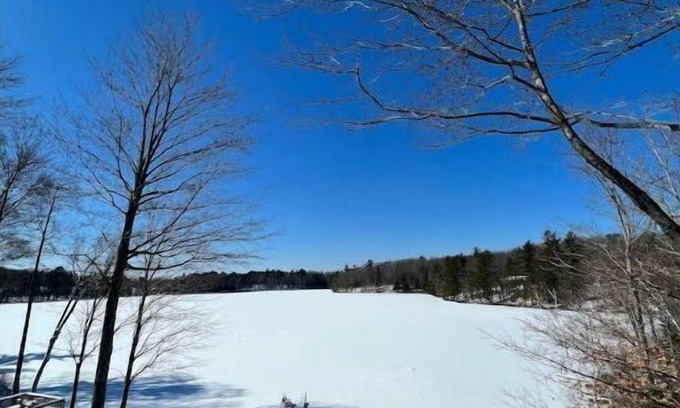Lake Ann House | The Bears Den- Sleeping Bear Resort in Lake Ann Michigan