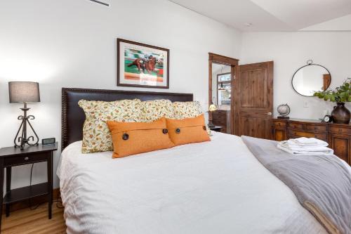 University Park Apartment | The Beautiful Bears Den! Walk to Old Town and CSU!