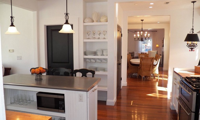 River District House | The Beautiful House 6/4.5 w/detached residence, Pets+ SUN & FUN, CLOSE TO BEACH