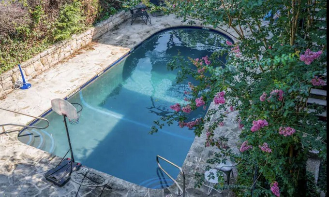 Travis Heights Condo | The Beehive 1BR SoCo Austin condo w/Pool Oasis