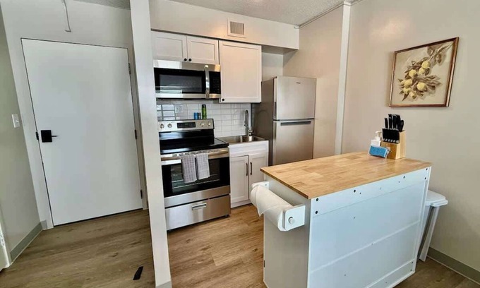 North Central Omaha Apartment | The Benson Summary: F