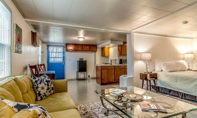 Inglewood House | The Berrywood - Walkable Studio in Hip East Nashville