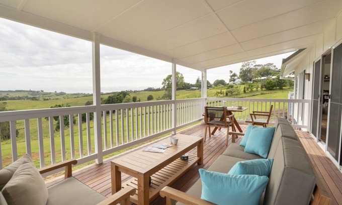 Coopers Shoot Cottage | The best Byron Bay has to offer - stunning views, total luxury and style.
