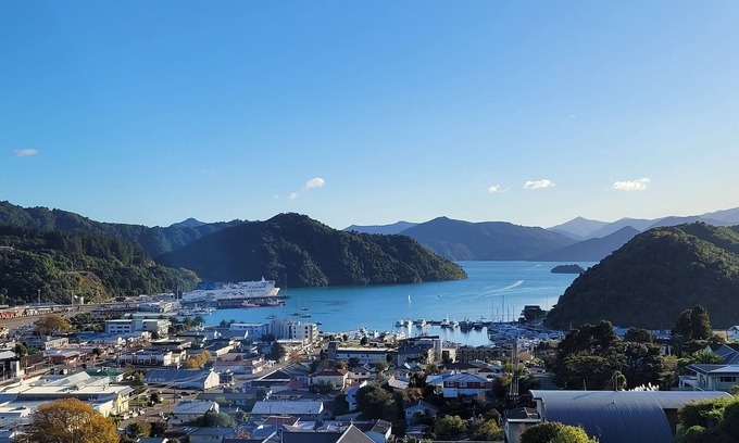Picton Apartment | The Best Harbour Views in Sunny Peaceful Location
