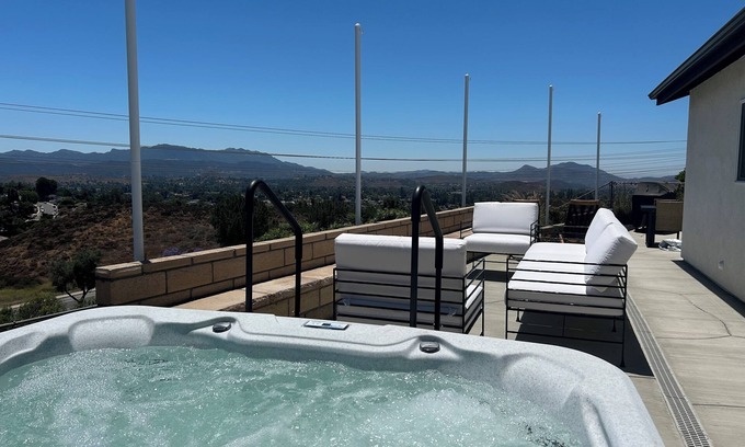 Thousand Oaks Cottage | "The Best" Jacuzzi View Private Luxury Guest Cottage-Better than a Room or Suite