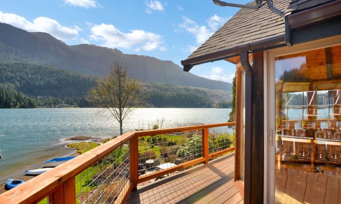 Port Angeles House | The best lakefront home with full amenities available - #1 Rated
