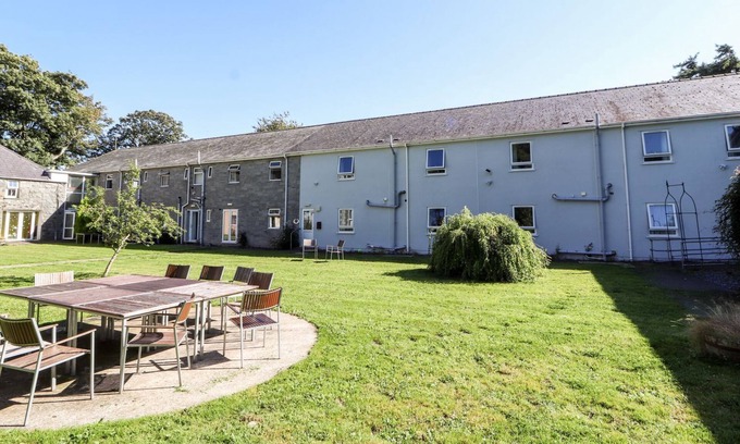 Bont Newydd House | THE BEVAN, pet friendly, with a garden in Bontnewydd, Gwynedd