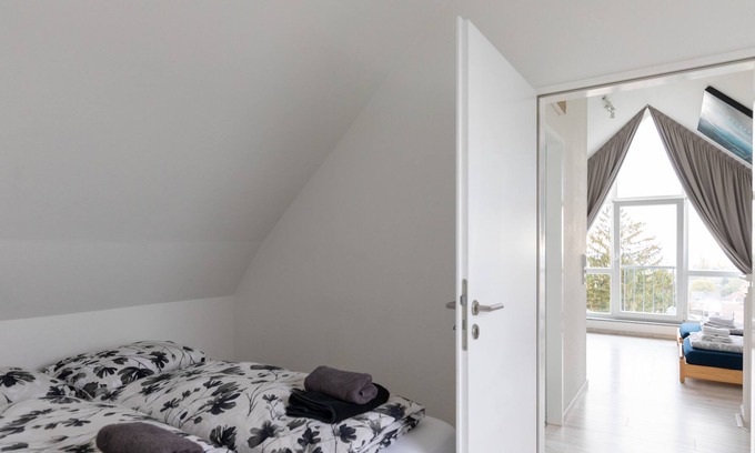 Hofheim am Taunus Apartment | The Beverly Hills of Frankfurt: The Penthouse