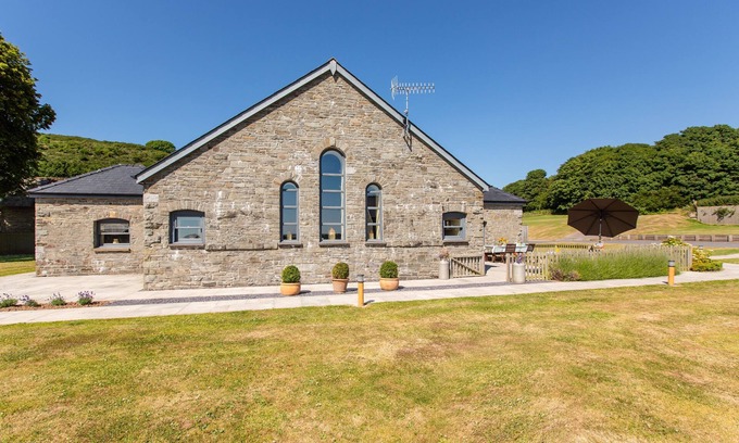Kidwelly Apartment | The Big Barn - Tanylan Farm
