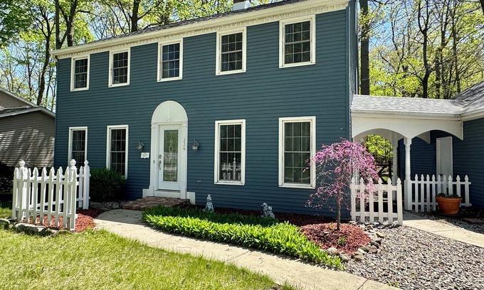 Bryan House | The Big Blue House – Spacious Bryan Retreat w/Game Room & Dog-Friendly Yard