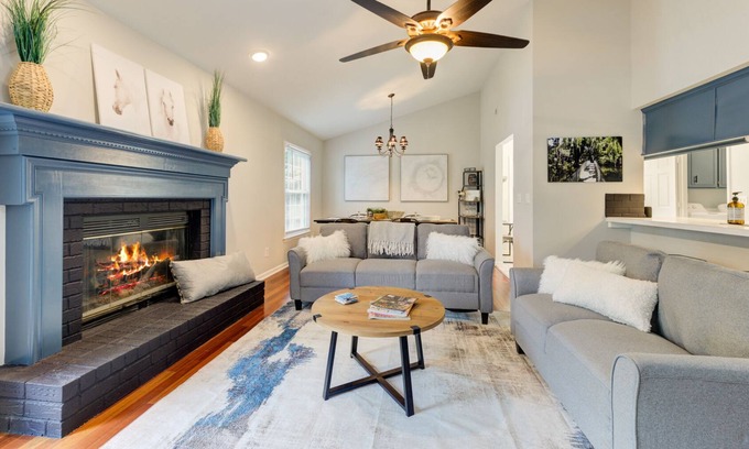 Summerville House | The Big Dipper: 3br home with pool!