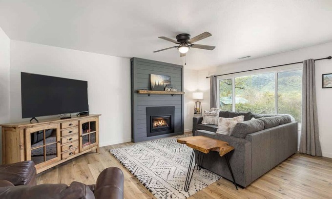 Three Rivers Cabin | The Big Dipper between Kaweah River & Skyline, SNP