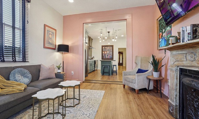 Tulane - Gravier House | The BIG EASY Retreat in the Heart of NOLA Hotspots!