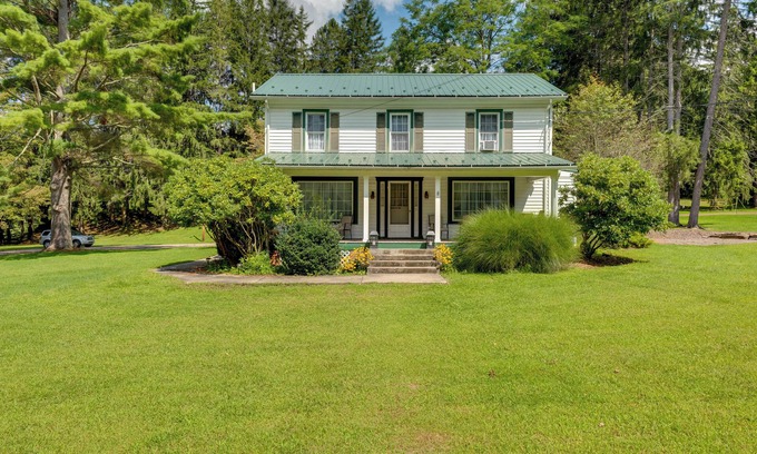 Hillsgrove House | The 'Big House' at Elk Creek Escape w/Game Room