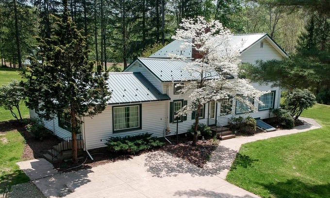 Hillsgrove House | The Big House at Elk Creek Escape