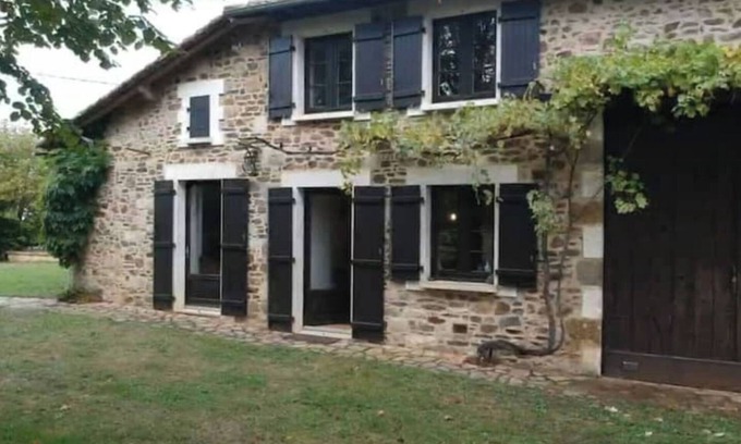 La Peruse House | The big house in the heart of the greenery