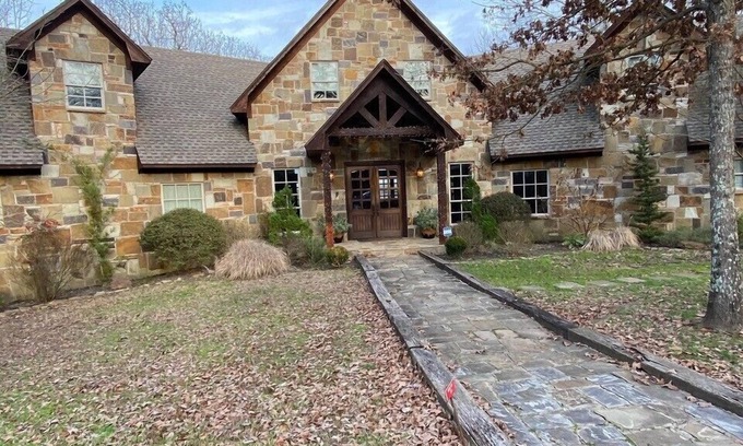 Mount Vernon House | The Big Pasture Lodge - An Elegant Escape in the Woods of East Texas