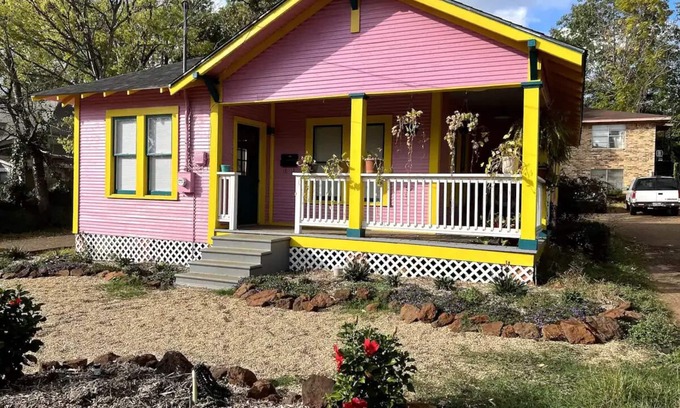 Nacogdoches House | The Big Pinkn