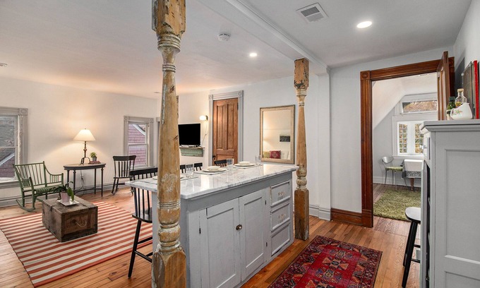Grand Rapids Apartment | " The Bird's Nest" - a lovely downtown apartment with vintage charm in downtown