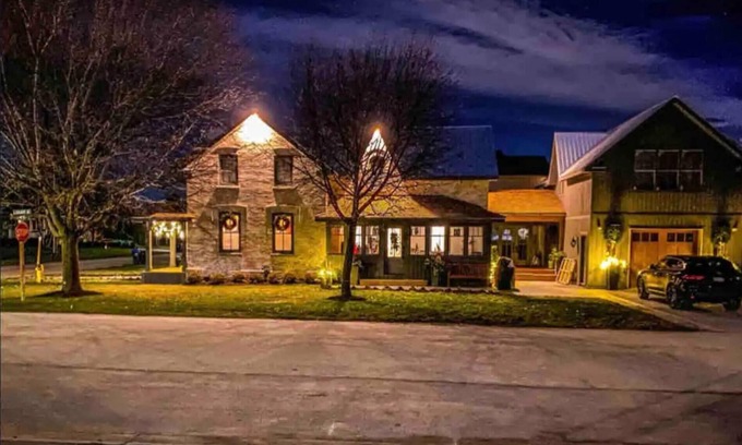 Creemore Apartment | The Birdhouse - Beautiful One Bedrm Apartment in the heart of charming Creemore