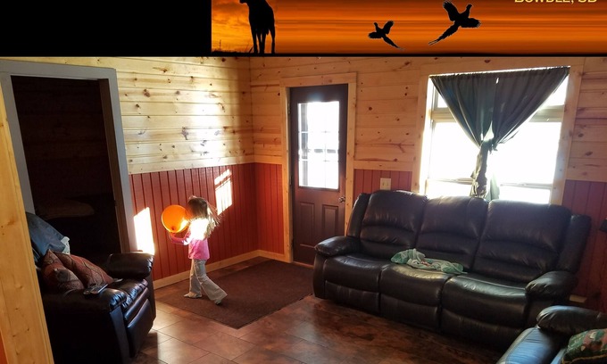 Bowdle House | The Birdhouse - Sportsman's Lodging: Pheasant hunting & fishing.