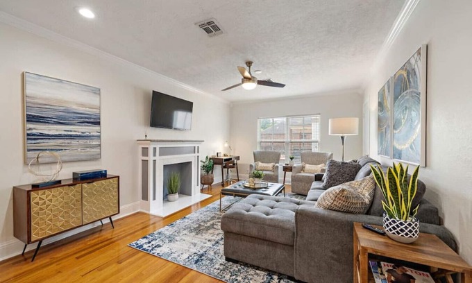 South Central Houston Apartment | The Bishop’s Haven 3