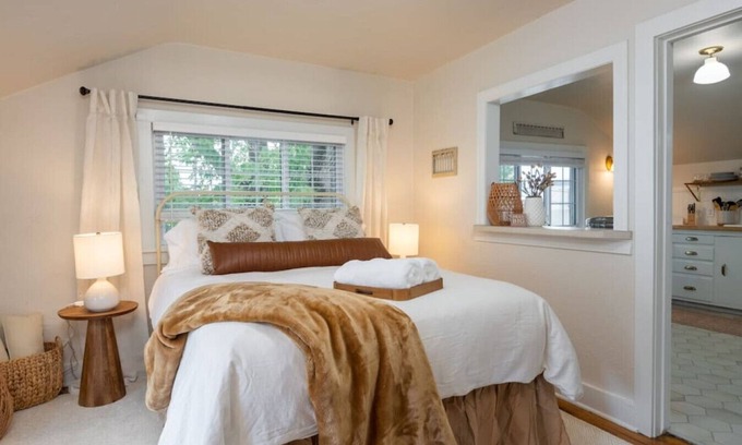 Rose Park Apartment | The Bitterroot Bungalow, Hip Strip Cozy Suite