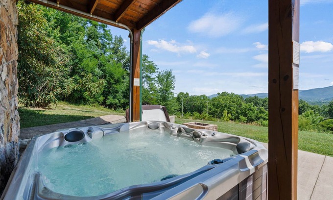 Stanley Cabin | The Black Bear Lodge: Amazing Mountain Views!