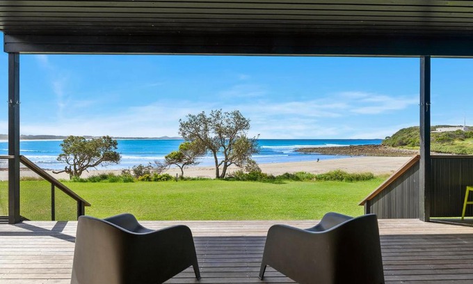 Arrawarra Headland House | The Black House