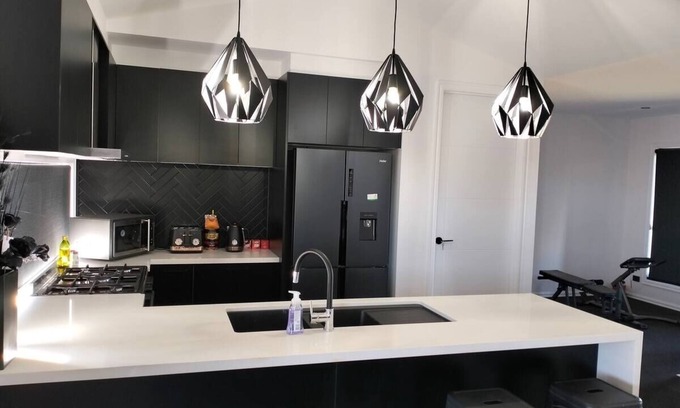 Wahgunyah House | The Black House
